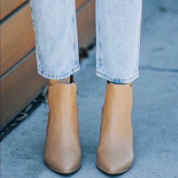 Perfect for Fall NWT Sold Out Finley Bootie - Picture 2 of 15